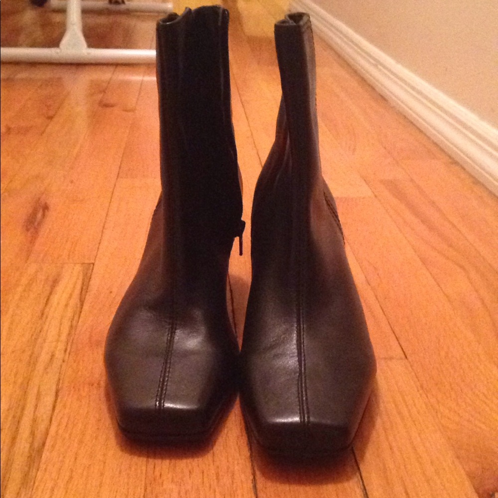 Size 11, black, from Nine West.